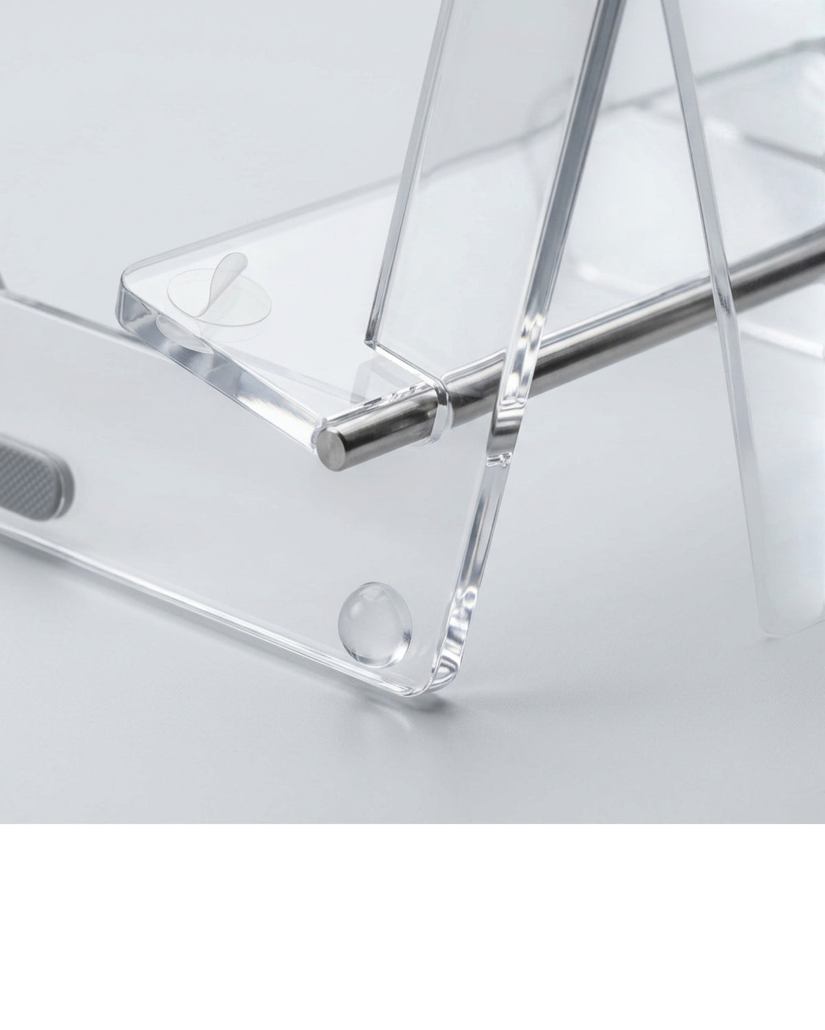 Vtxor Clear Acrylic Dual-Panel Easel Phone Stand 17 cm - Detail view